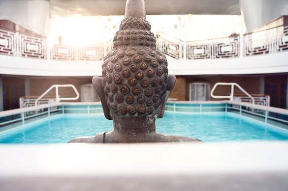 Princess Cruises Serenity Pool.jpg